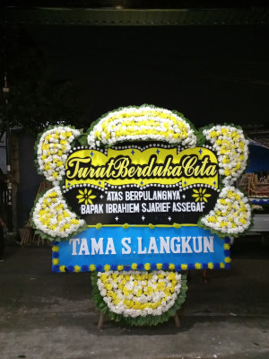 Papan Bunga Duka di Trangkil